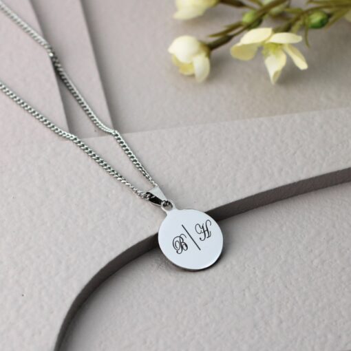 Bedel rond Initialen graveren zilverkleurig met ketting