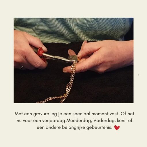 Bedel met naam graveren zilverkleurig met ketting