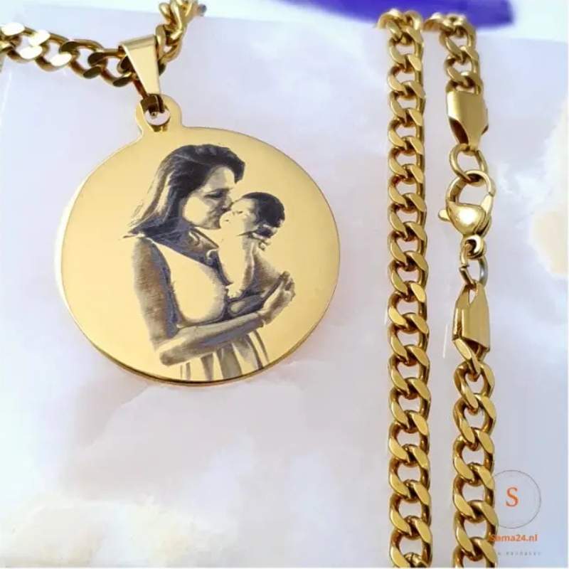 Bedel met foto graveren goudkleurig met ketting