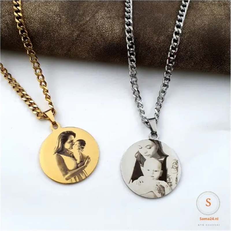 Bedel met foto graveren goudkleurig met ketting