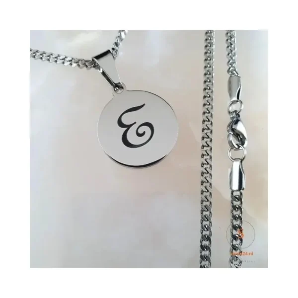 Bedel initial gravure zilverkleurig met ketting