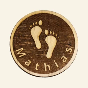 Houten onderzetter met naam kind
